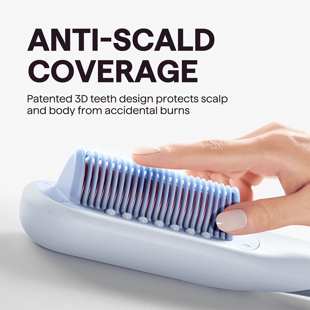 Close-up of a hand holding the blue Steamline Pro thermal brush, featuring a text overlay highlighting its anti-scald protection and 3D teeth design for safe, root-to-tip styling on a light purple background.